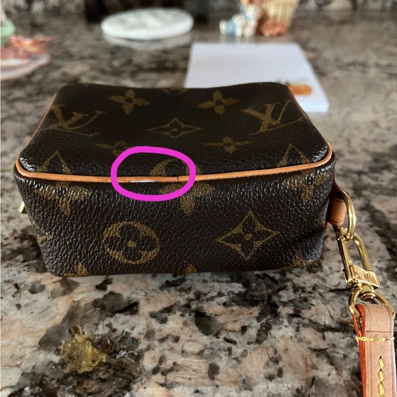 Auth Louis Vuitton Card/Coin Holder Wristlet - Picture 9 of 9